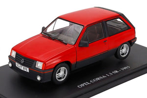 1:24 Opel Corsa 1.3 SR - 1983 - con vetrina die-cast vintage