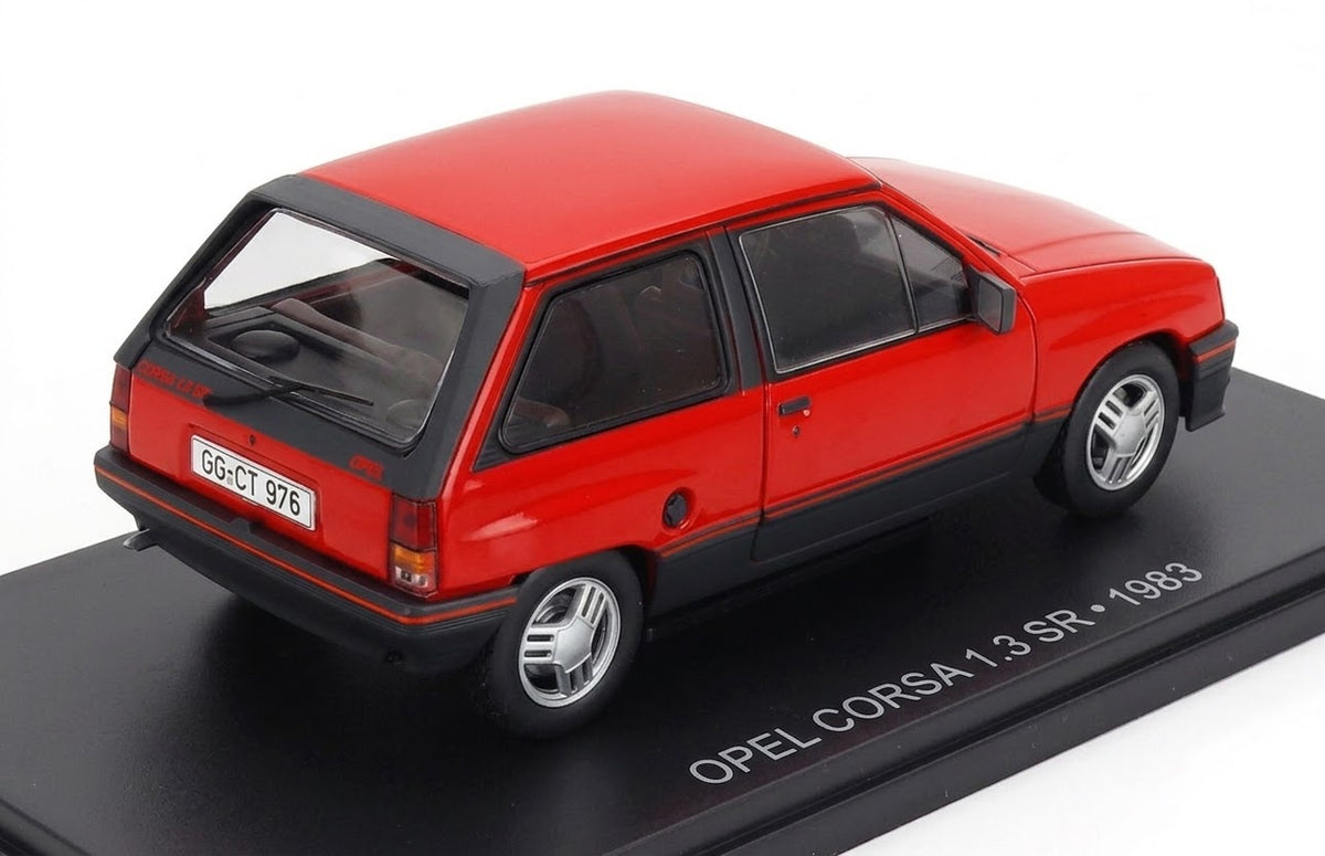 1:24 Opel Corsa 1.3 SR - 1983 - con vetrina die-cast vintage
