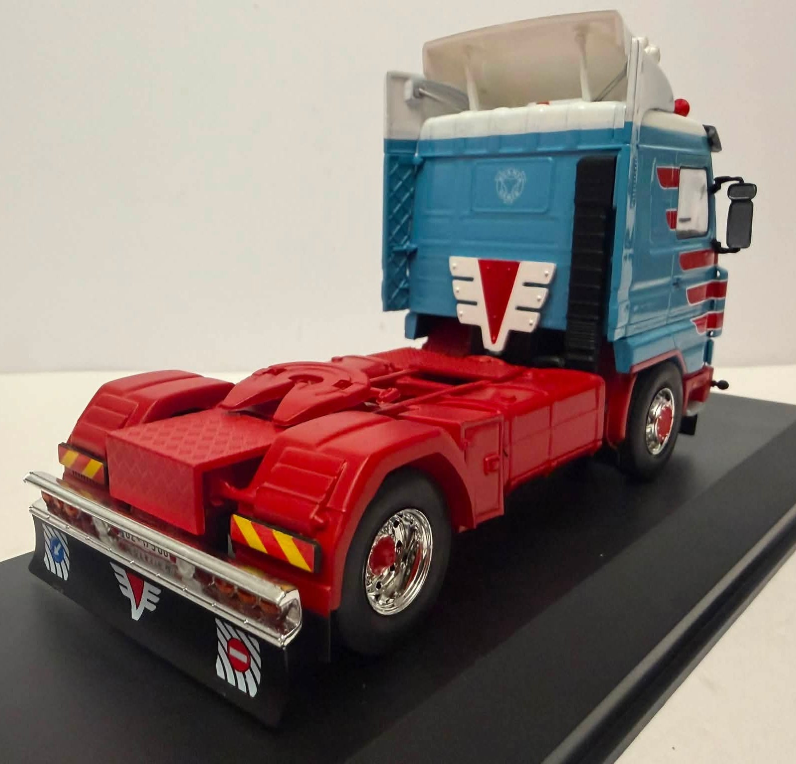 Modellino Scania R143-420 Streamline 1/43 Camion Truck Tuning